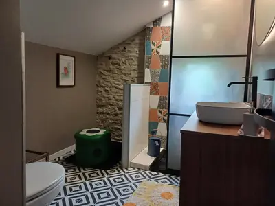 Salle de bains dans l'établissement Le pigeonnier des cyclo courgettes