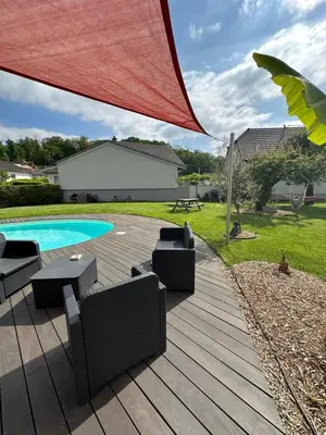 Piscine de l'établissement Chez Seb et Lilou - Chalet Tiny House - piscine partagée - parking - proche Mulhouse ou située à proximité