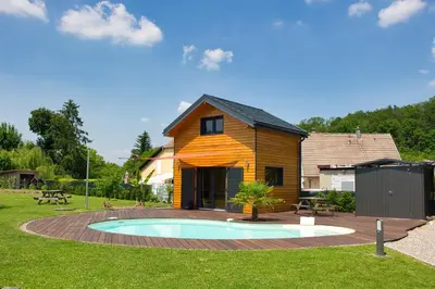 Piscine de l'établissement Chez Seb et Lilou - Chalet Tiny House - piscine partagée - parking - proche Mulhouse ou située à proximité