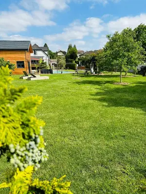 Jardin de l'établissement Chez Seb et Lilou - Villa - piscine partagée - parking - proche Mulhouse