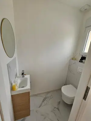 Salle de bains dans l'établissement Maison proche ville, proche gare