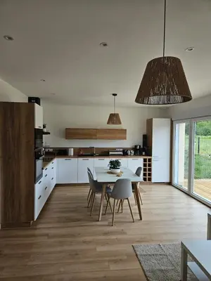 Cuisine ou kitchenette dans l'établissement Maison proche ville, proche gare