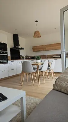 Cuisine ou kitchenette dans l'établissement Maison proche ville, proche gare