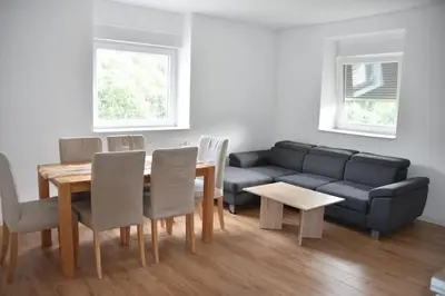 Coin salon dans l'établissement Renovated cottages