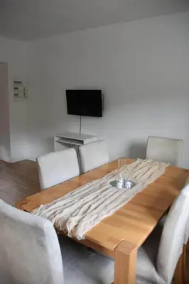 Télévision ou salle de divertissement dans l'établissement Renovated cottages