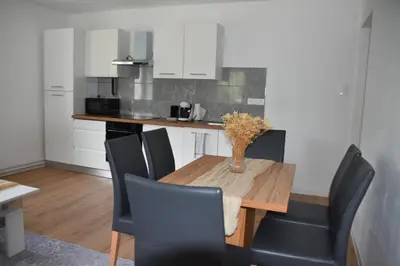 Cuisine ou kitchenette dans l'établissement Renovated cottages 2