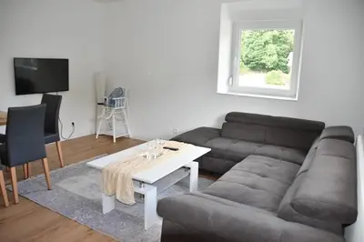 Télévision ou salle de divertissement dans l'établissement Renovated cottages 2