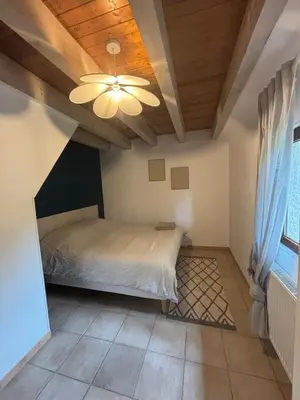 Un ou plusieurs lits dans un hébergement de l'établissement Charmante maison de campagne vue sur les montagnes
