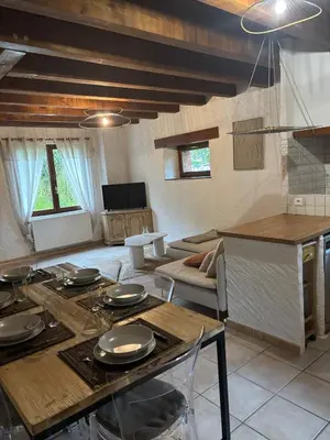 Cuisine ou kitchenette dans l'établissement Charmante maison de campagne vue sur les montagnes
