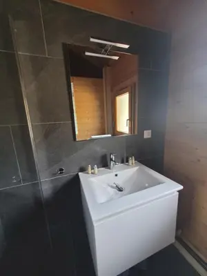 Salle de bains dans l'établissement Chalet Chez Marius