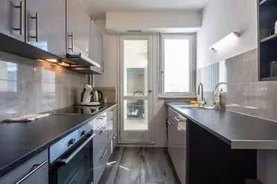 Cuisine ou kitchenette dans l'établissement Studio Élégant sur Boulevard Mulhouse Centre