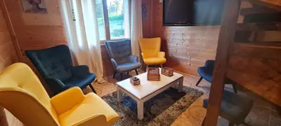 Coin salon dans l'établissement gîte des 1000 étangs