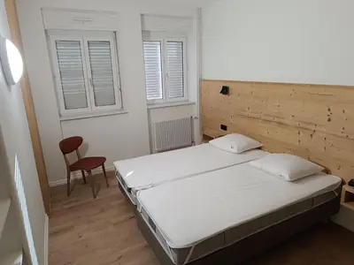 Un ou plusieurs lits dans un hébergement de l'établissement Grande maison, jusqu’à 14 personnes, calme entre forêt et montagne - FR-1-744-47