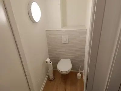 Salle de bains dans l'établissement Grande maison, jusqu’à 14 personnes, calme entre forêt et montagne - FR-1-744-47