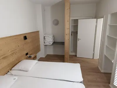 Un ou plusieurs lits dans un hébergement de l'établissement Grande maison, jusqu’à 14 personnes, calme entre forêt et montagne - FR-1-744-47
