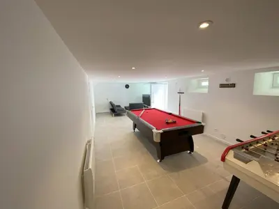 Billard dans l'établissement Logement Neuf Cosy avec Espaces Communs Premium 11