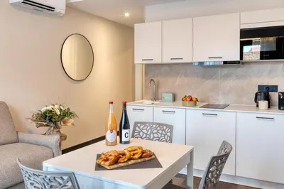 Cuisine ou kitchenette dans l'établissement Les Appartements Husseren Collections - Proche Colmar - Eguisheim