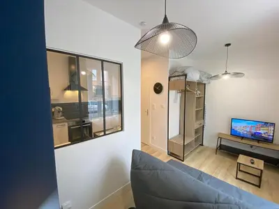 Cuisine ou kitchenette dans l'établissement Logement Neuf Cosy avec Espaces Communs Premium 04