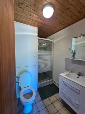 Salle de bains dans l'établissement Océane