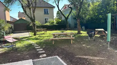 Jardin de l'établissement 2 logements Neuf Cosy avec Espaces Communs Premium Espace détente 23-24