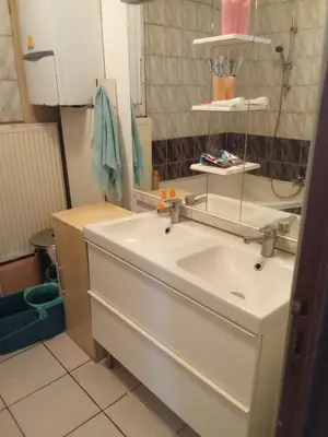 Salle de bains dans l'établissement Chambre dans une appartement