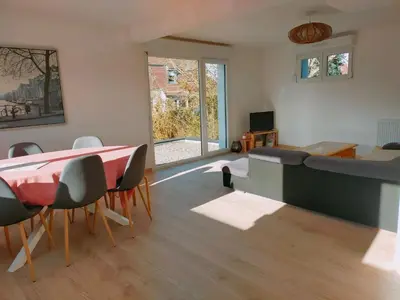 Télévision ou salle de divertissement dans l'établissement Maisons neuves dans quartier calme