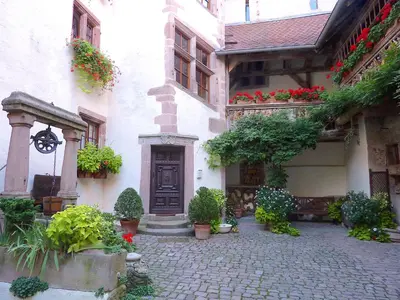 Jardin de l'établissement Adrihof , B&B à la Cour de l'abbaye d'Autrey
