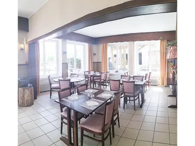 Restaurant ou autre lieu de restauration dans l'établissement Le commerce d'Ophelie