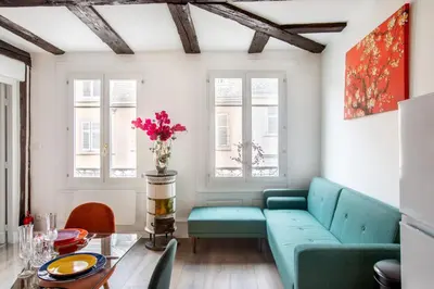 Coin salon dans l'établissement Newly renovated apartment - historical center