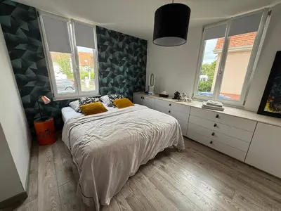 Un ou plusieurs lits dans un hébergement de l'établissement Maison familiale avec piscine privative