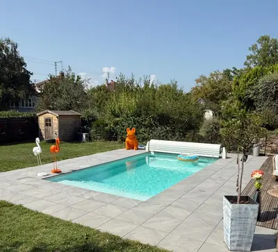 Piscine de l'établissement Maison familiale avec piscine privative ou située à proximité