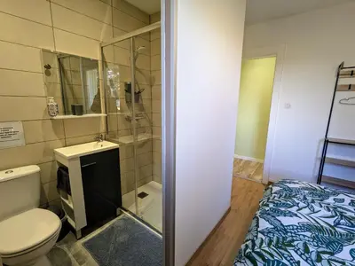Plan de l'établissement Maison de campagne rénovée avec jacuzzi et espaces de détente - FR-1-589-833