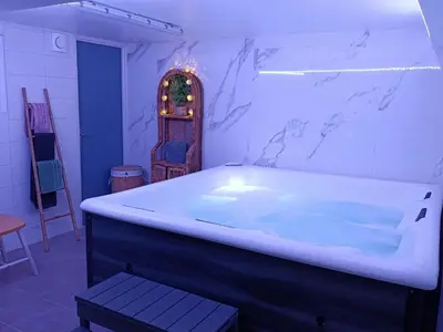 Plan de l'établissement Maison de campagne rénovée avec jacuzzi et espaces de détente - FR-1-589-833