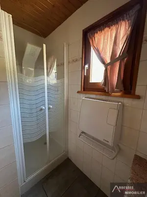 Salle de bains dans l'établissement Chalet Les Jonquilles