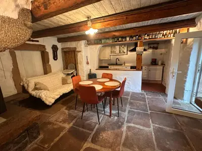 Cuisine ou kitchenette dans l'établissement Gîte Charme et Détente, Sauna, Spa,étang et Terrasse Privée