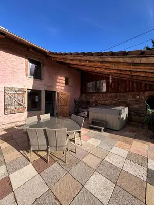 Coin salon dans l'établissement Gîte Charme et Détente, Sauna, Spa,étang et Terrasse Privée