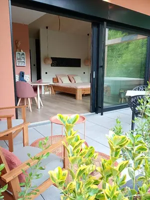 Coin salon dans l'établissement L'écolodgia suite & spa
