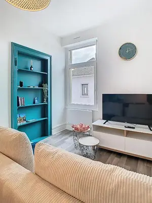 Télévision ou salle de divertissement dans l'établissement L'instant Colmarien