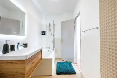 Salle de bains dans l'établissement Nouveau - Vue panoramique Vosges - 90m moderne et Cocoon - Parking et Netflix