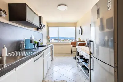Cuisine ou kitchenette dans l'établissement Nouveau - Vue panoramique Vosges - 90m moderne et Cocoon - Parking et Netflix