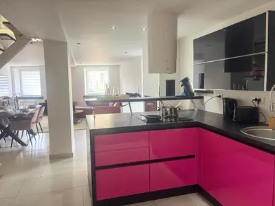 Cuisine ou kitchenette dans l'établissement La Maison du Vigneron - 5 personnes 90m2 Ungersheim - Ecomusée - Proche route des vins