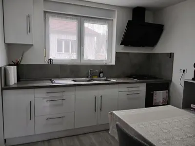 Cuisine ou kitchenette dans l'établissement Petite pause à Sélestat - Bis