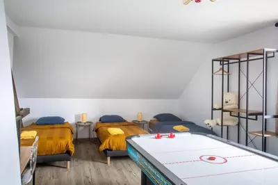 Un ou plusieurs lits dans un hébergement de l'établissement ESPLANADE Maison spa jeux cinéma Colmar