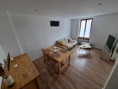 Télévision ou salle de divertissement dans l'établissement COLMAR Appartement 6 personnes parking privé JAB'S HOME 2