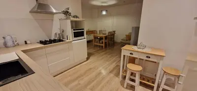 Cuisine ou kitchenette dans l'établissement COLMAR Appartement 6 personnes parking privé JAB'S HOME 2