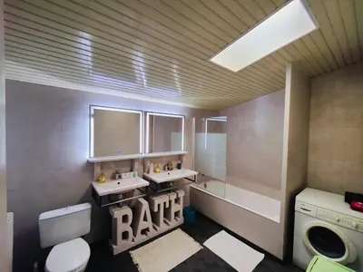 Salle de bains dans l'établissement Le Repère du Bien-être - Maison 5 chambres, Sauna, Cinéma