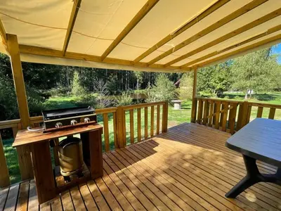 Balcon ou terrasse dans l'établissement Mobil Home 6 Pers - Terrasse - Granges-Aumontzey - API-1-52-570