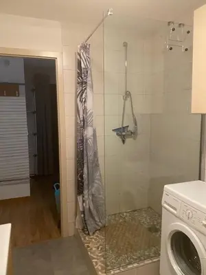Salle de bains dans l'établissement Charmant 2 pièces avec jardin