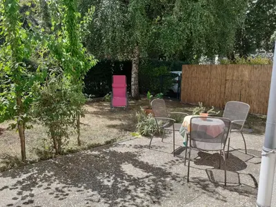 Jardin de l'établissement Charmant 2 pièces avec jardin