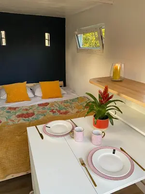 Coin salon dans l'établissement La cabane au fond du jardin